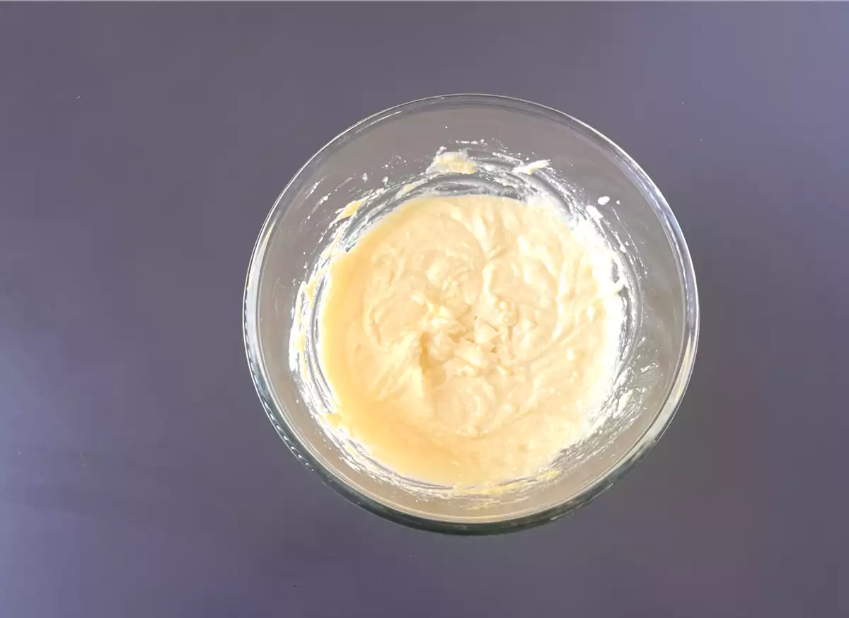 चरण 1: तेज़ मिश्रण (बिना गुठलियों के)