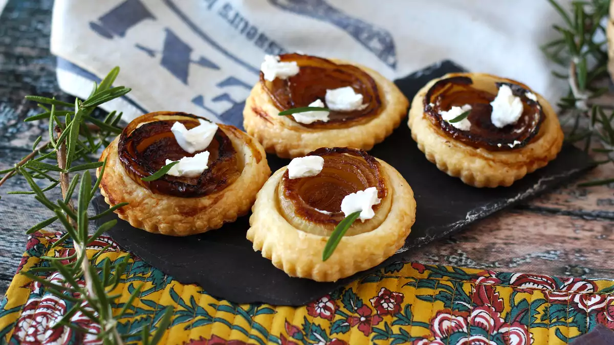 मीठी और नमकीन टार्ट टाटिन: 9 स्वादिष्ट व्यंजन जिन्हें आजमाना चाहिए!