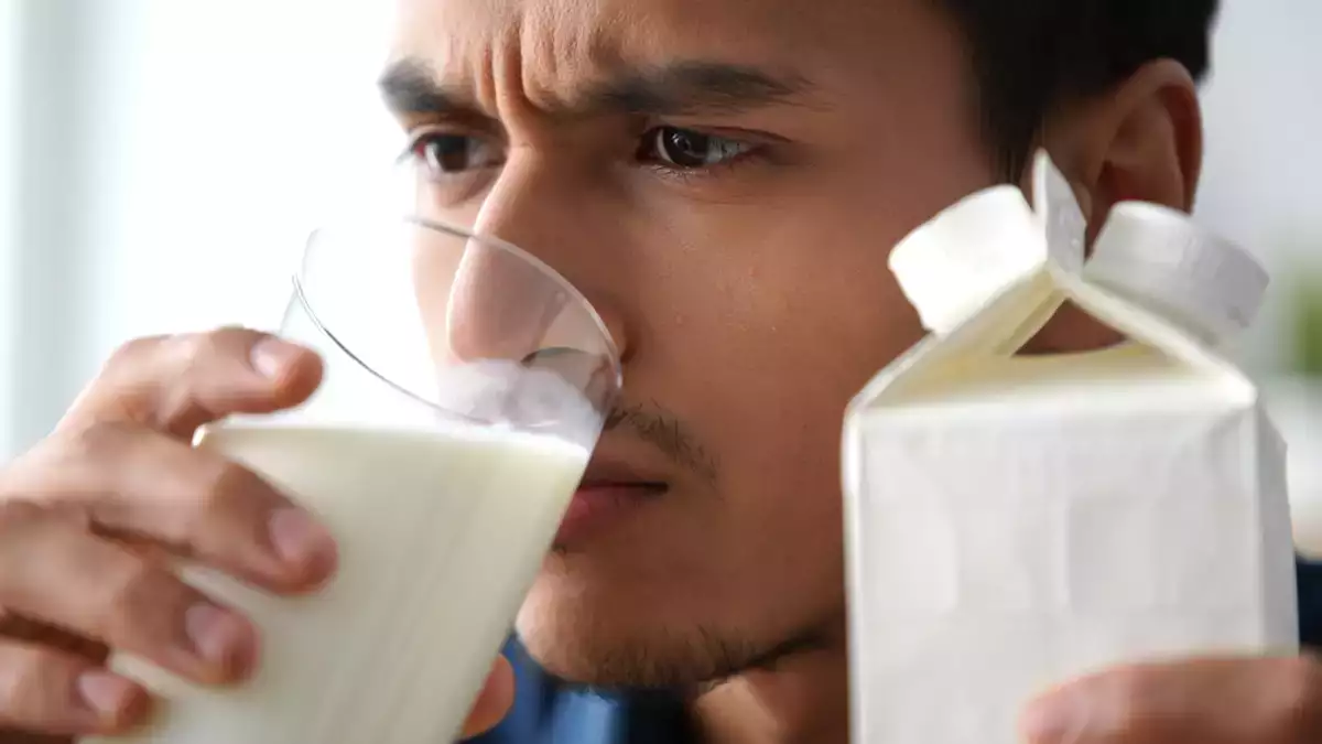 क्या expired दूध वास्तव में फेंकना चाहिए? विज्ञान क्या कहता है और इसे बिना जोखिम के कैसे पुनः उपयोग करें