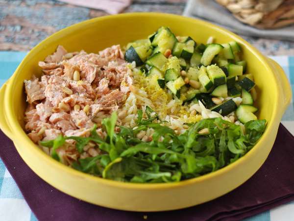 Orzo या रिसोनी: यह छोटी पास्ता क्या है और यह सूप, सलाद और क्रीमी डिश में इतना अच्छा क्यों काम करता है