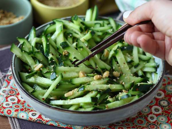 14 किफायती रेसिपी जो खीरे के साथ तुरंत आजमाने के लिए: ताज़ा, चतुर और वास्तव में स्वाद में समृद्ध