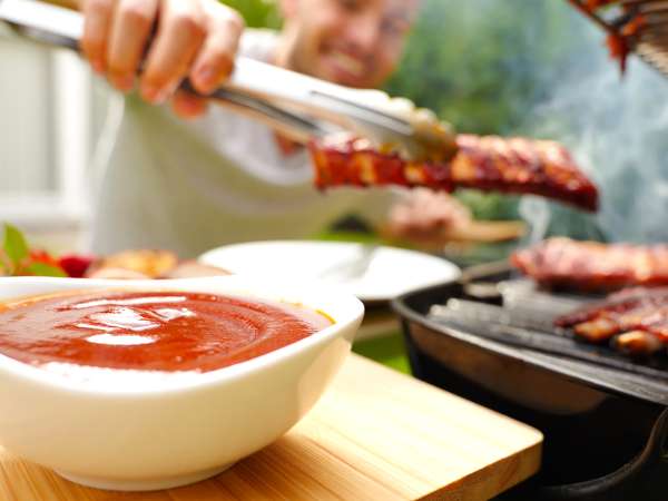 बारबेक्यू सॉस (चुर्रास्को): इसे घर पर बनाएं और किसी भी मांस को बदल दें