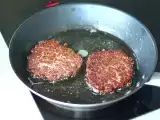 रेसिपी रेड बीन्स के साथ शाकाहारी स्टेक्स