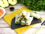 रेसिपी स्मोक्ड सैल्मन और सेब के साथ स्प्रिंग रोल्स
