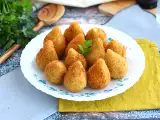 रेसिपी Coxinhas (ब्राज़ीलियाई चिकन क्रोकट्स)