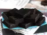 रेसिपी ओरेओ केक केवल 3 सामग्री के साथ और माइक्रोवेव में 6 मिनट में तैयार!