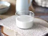 रेसिपी घर का बना ओट दूध (आसान, तेज और किफायती!)