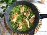 रेसिपी चिकन और इसकी मलाईदार पालक और मशरूम सॉस