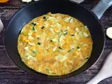 रेसिपी शिमला मिर्च और तोरी का ऑमलेट