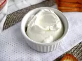 रेसिपी घर का क्रीम पनीर (फिलाडेल्फिया प्रकार) 2 सामग्री के साथ