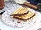 रेसिपी पैनीनी चॉकलेट स्प्रेड के साथ