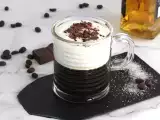 रेसिपी आयरिश कॉफी (व्हिस्की और चेंटिली के साथ कॉफी)