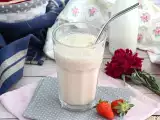 रेसिपी स्ट्रॉबेरी और वनीला मिल्कशेक