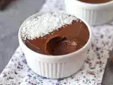 रेसिपी चॉकलेट का डेसर्ट केवल 2 सामग्री के साथ!