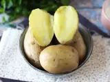 रेसिपी आलू को पानी में कैसे उबालें?