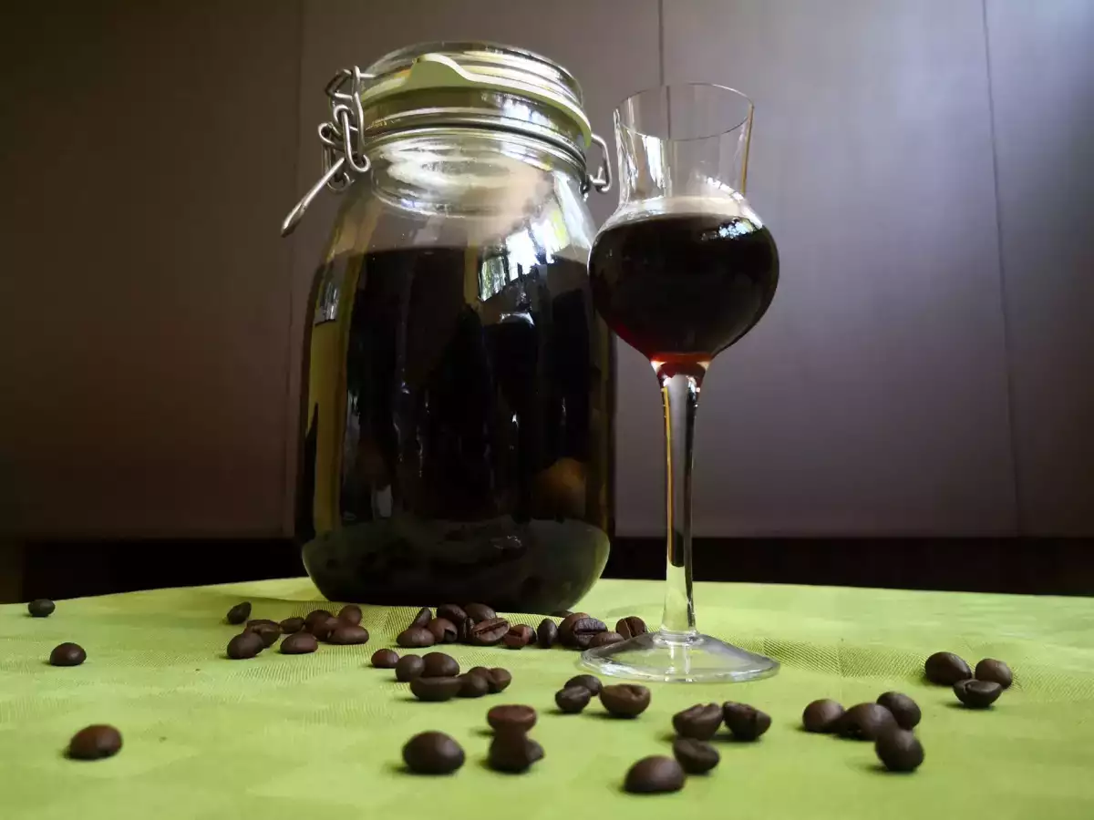 रेसिपी Nocino, घर पर बनाने के लिए नुस्खा और सामग्री