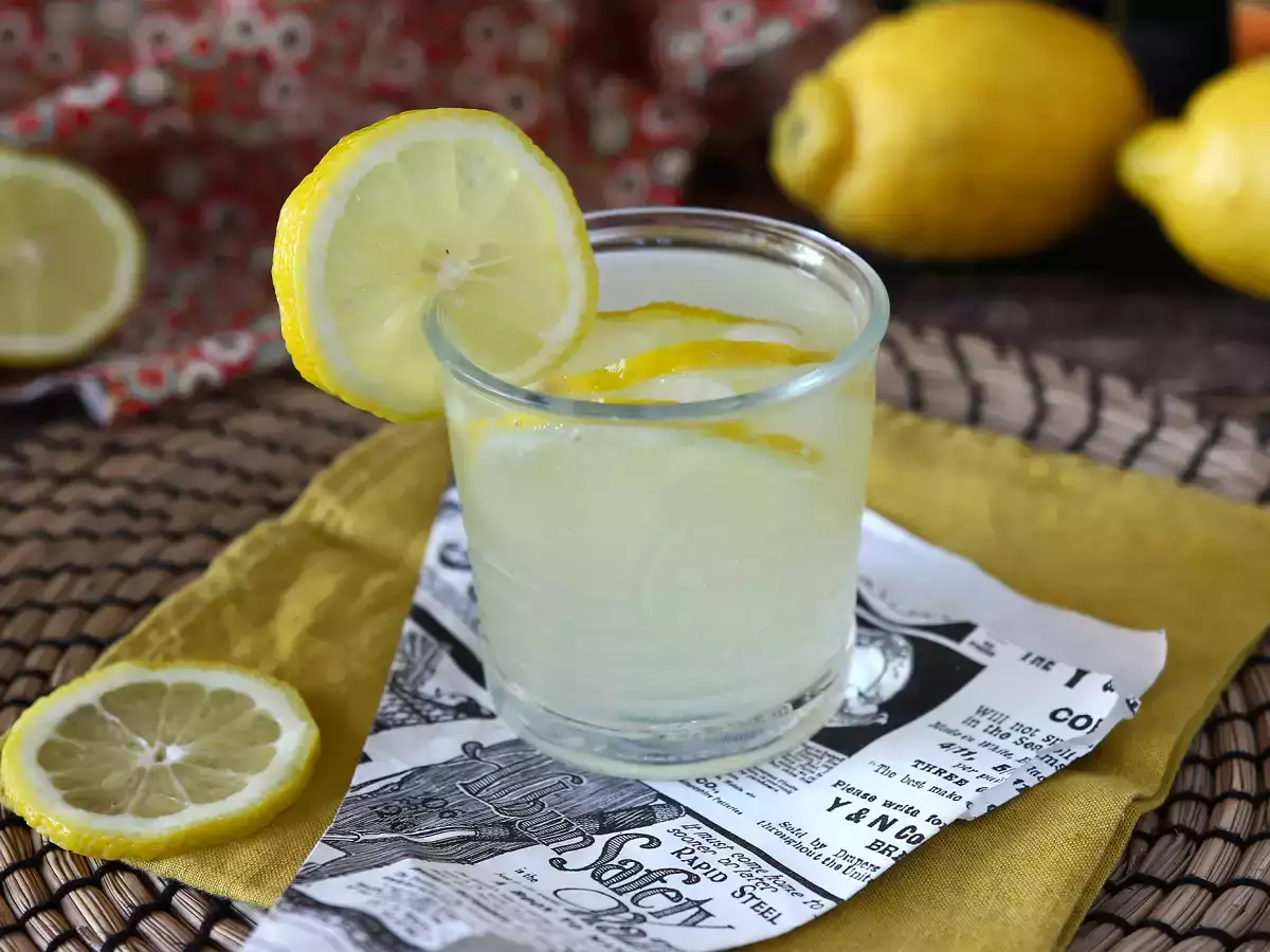 रेसिपी स्प्रिट्ज़ ऑ लिमोन्सेलो, इस गर्मी के लिए एकदम सही कॉकटेल!