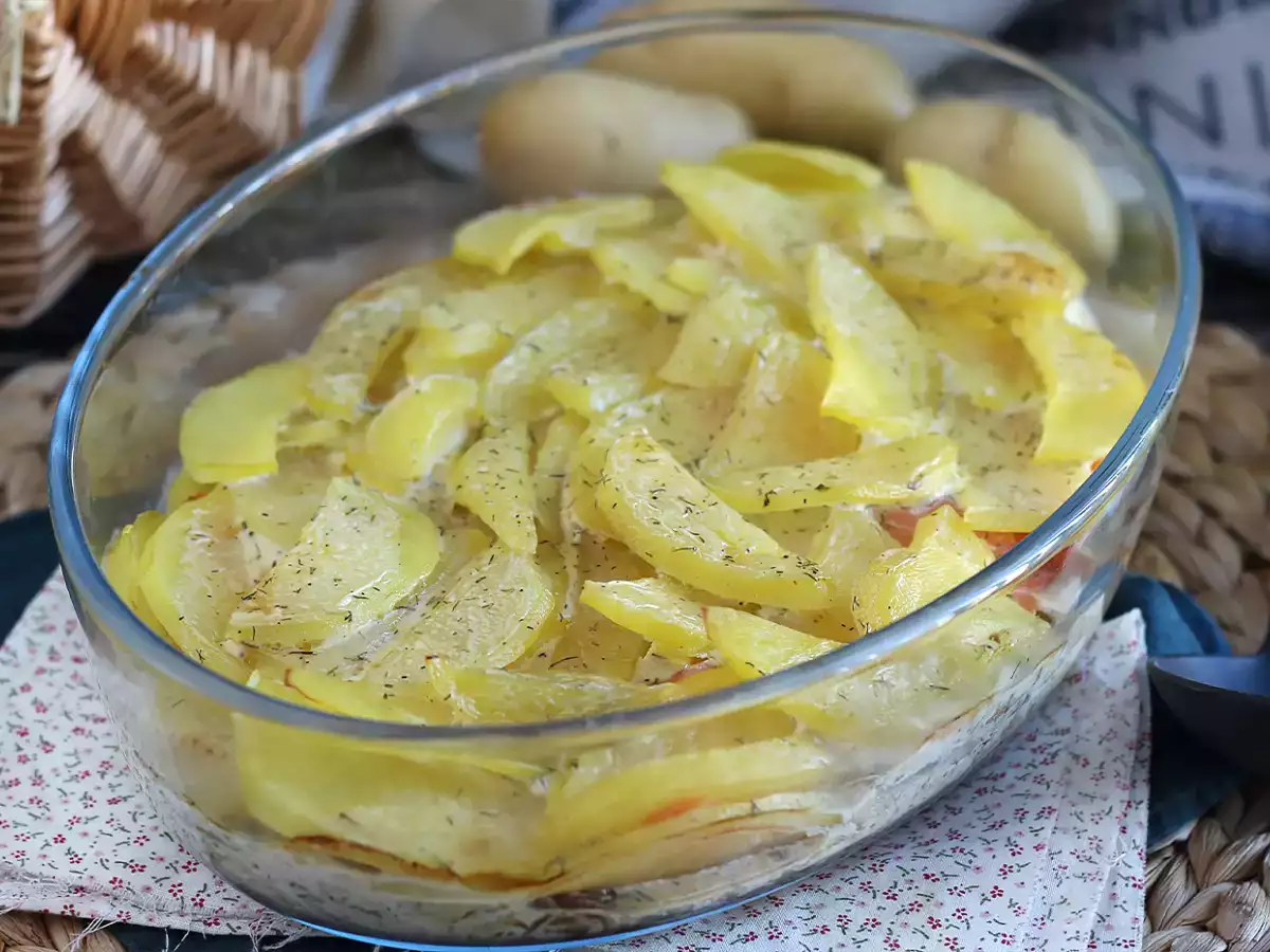 रेसिपी आलू और स्मोक्ड सैल्मन का अनूठा ग्रेटिन!