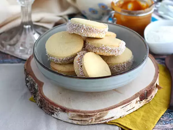 रेसिपी Alfajores - दूध की जैम और नारियल के साथ अर्जेंटीनी सैब्लés