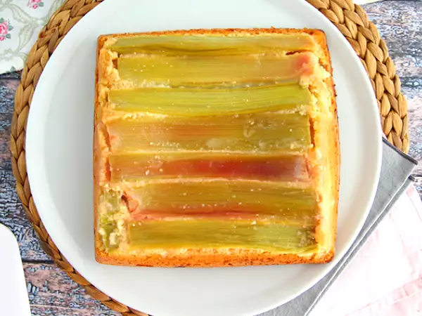 रेसिपी रhubarb का उल्टा केक