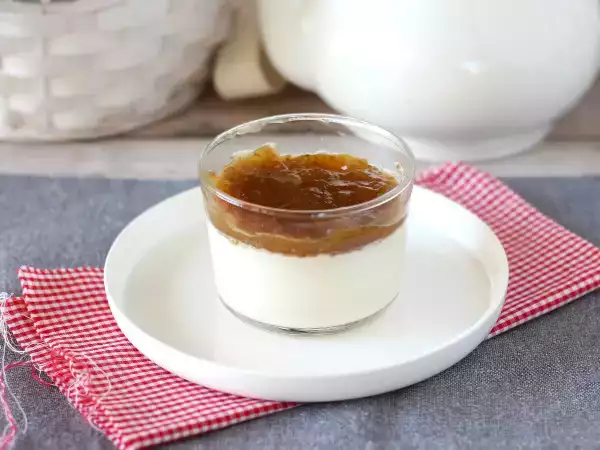 रेसिपी वेनिला panna cotta और अंजीर की सॉस