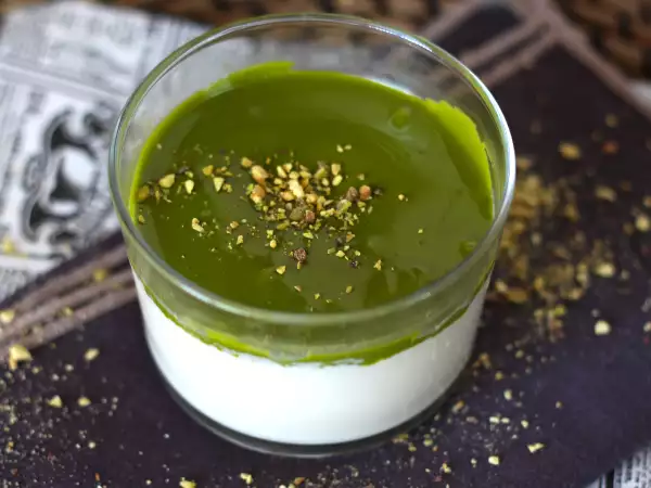 रेसिपी पिस्ता की panna cotta, आसान नुस्खा जिसे सभी पसंद करते हैं!