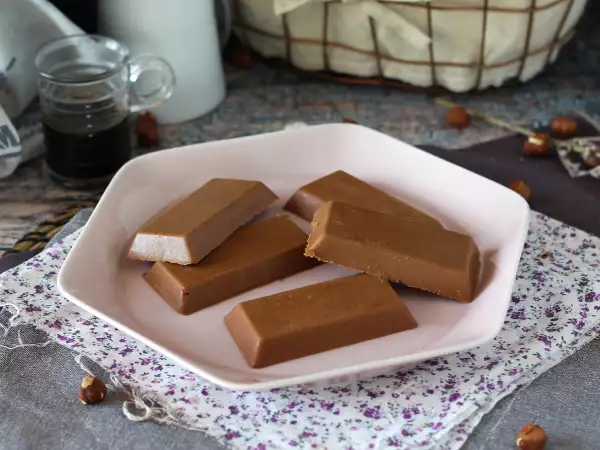 रेसिपी Gianduja घर का बना, इटालियन नुस्खा जो बनाने में सुपर आसान है और कॉफी के साथ परफेक्ट है!
