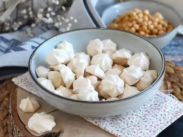 रेसिपी Aquafaba के साथ वेगन मेरिंग्यूज