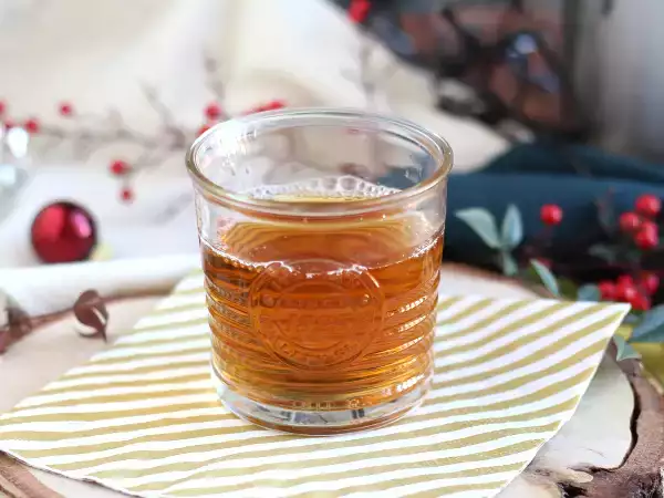 रेसिपी Wassail, क्रिसमस का मसालेदार कॉकटेल