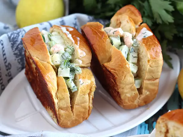 रेसिपी ब्रियोश के साथ झींगा सैंडविच (prawns roll)