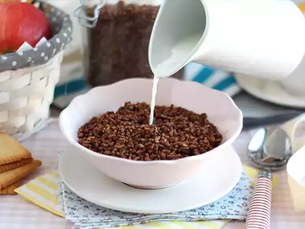 रेसिपी चॉकलेट के चिउड़े के चावल। कोको पॉप्स