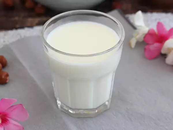 रेसिपी घर का बना बादाम का दूध