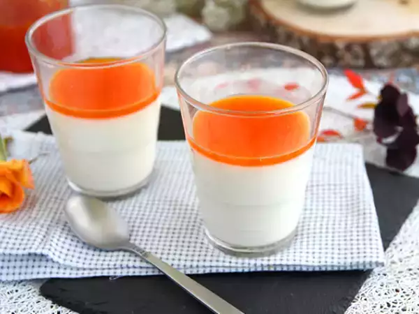 रेसिपी वनीला panna cotta और इसके खुबानी के कूलिस