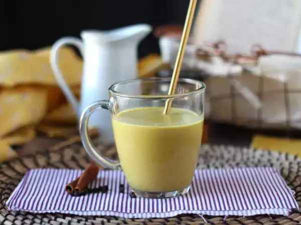 रेसिपी गोल्डन मिल्क या दूध सुनहरा: स्वास्थ्य और कल्याण का पेय!