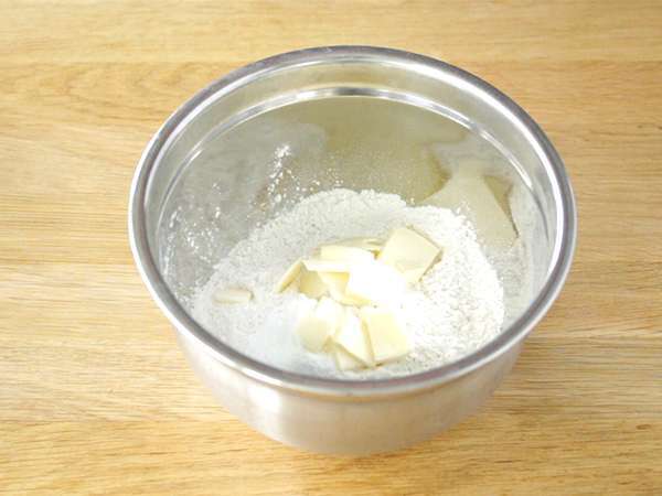 स्मोक्ड सैल्मन और डिल के साथ स्कोन - तैयारी चरण 1