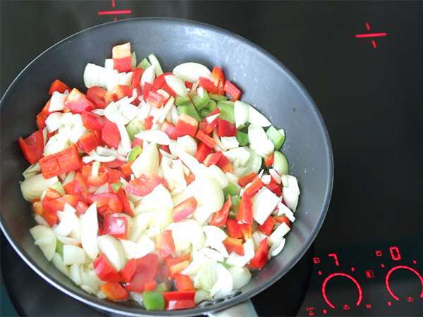 स्पेनिश थन की एंपानाडा - तैयारी चरण 1