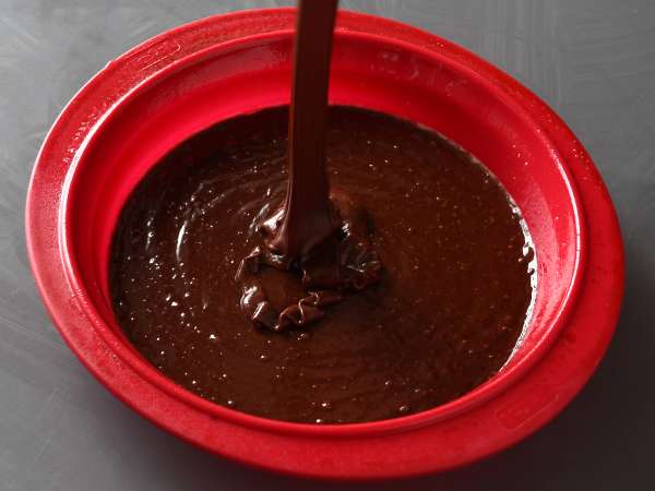 चॉकलेट का आसान और मुलायम केक - तैयारी चरण 4