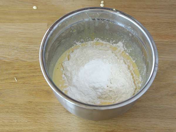 नींबू का मुलायम केक आसान - तैयारी चरण 3