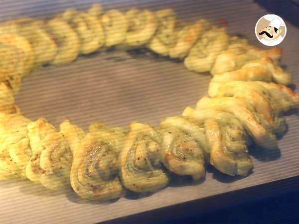 पेस्टो के साथ पफ पेस्ट्री का ताज ऐपेटाइज़र के लिए - तैयारी चरण 6