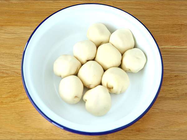 पिज़्ज़ा के लिए साझा करने वाली गेंदें - तैयारी चरण 4