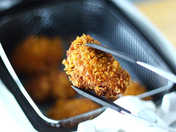 क्रिस्पी चिकन टेंडर जैसे KFC में - तैयारी चरण 7