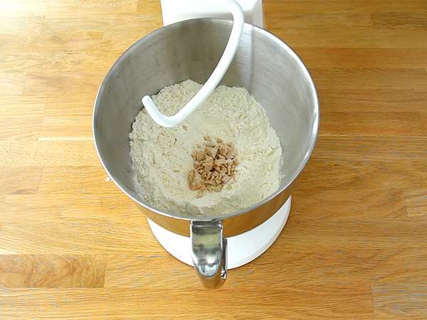 घर के बने बर्गर के पेन (बन्स) - तैयारी चरण 1
