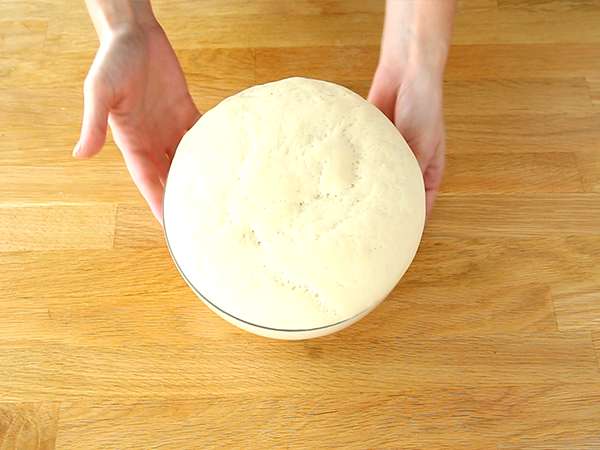 घर के बने बर्गर के पेन (बन्स) - तैयारी चरण 3