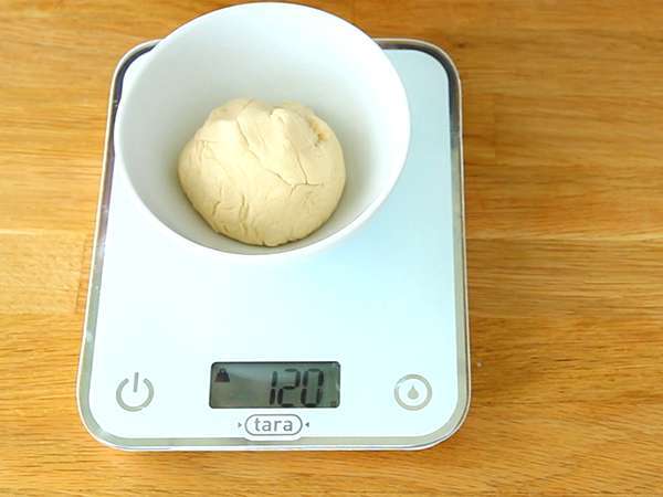 घर के बने बर्गर के पेन (बन्स) - तैयारी चरण 4