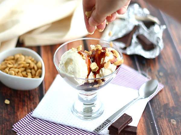 Sundae, अमेरिकी मीठा आइसक्रीम - तैयारी चरण 4