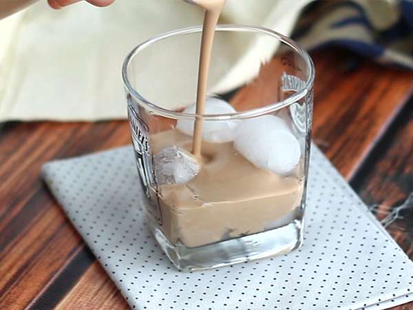 Baileys घर, आयरिश व्हिस्की लिकर - तैयारी चरण 4