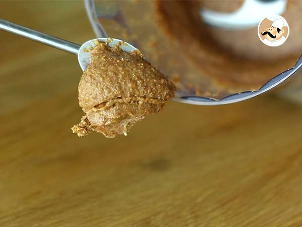 प्रालिन घर का (प्रालिन पेस्ट) - तैयारी चरण 4