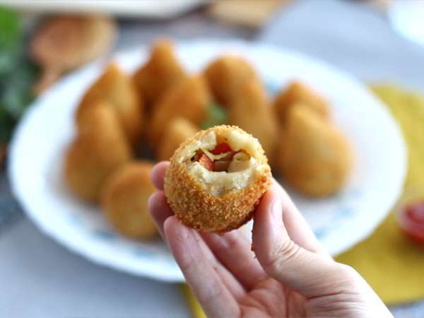 Coxinhas (ब्राज़ीलियाई चिकन क्रोकट्स) - तैयारी चरण 10