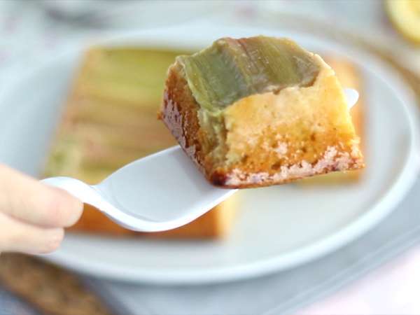 रhubarb का उल्टा केक - तैयारी चरण 9
