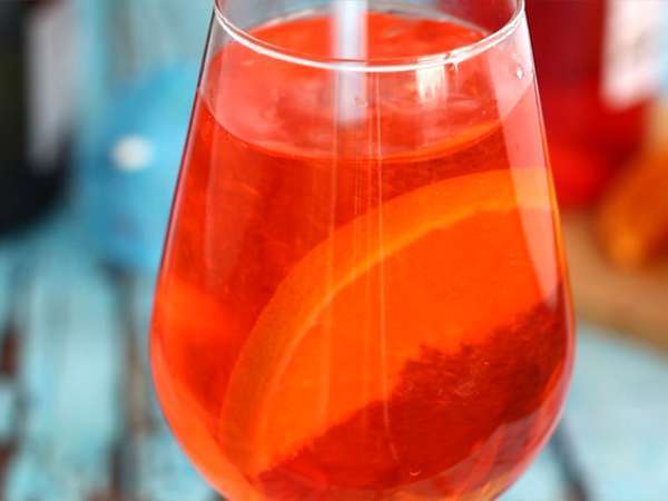 Spritz, प्रसिद्ध इटालियन कॉकटेल Aperol के साथ - तैयारी चरण 4